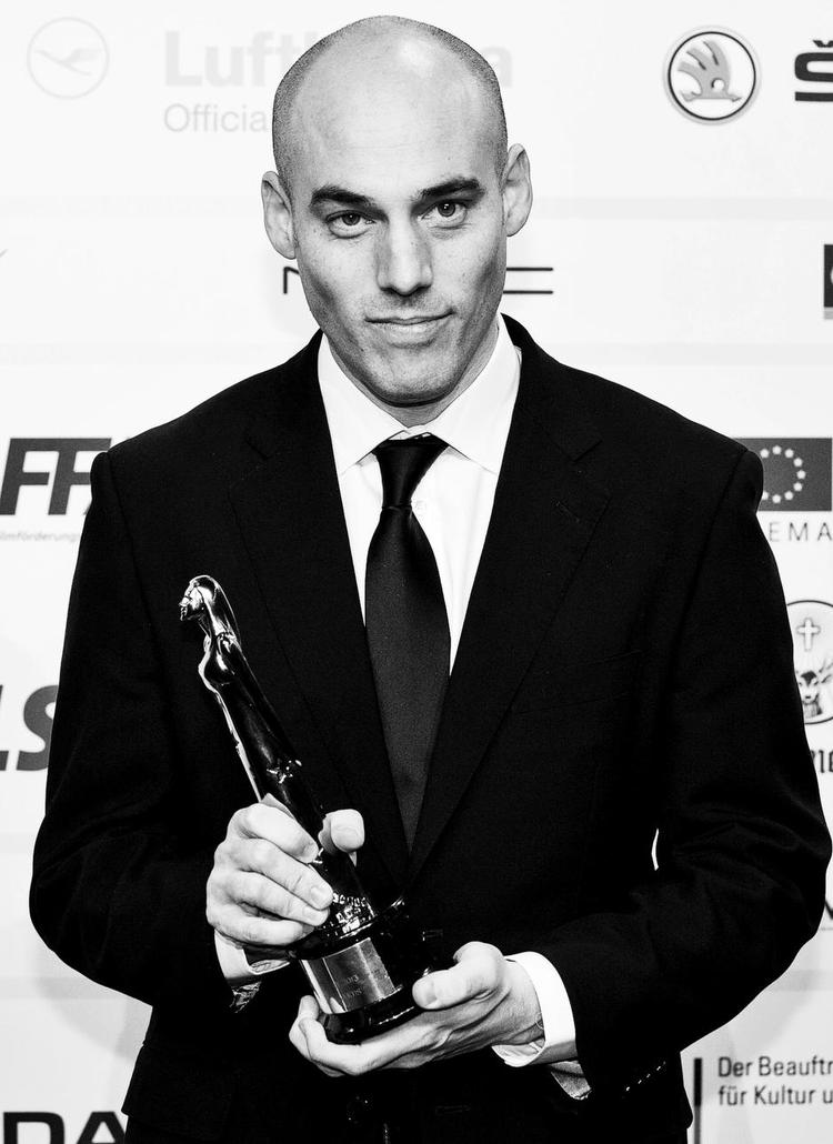 kritik. Joshua Oppenheimer har haft stor succes med sin dokumentarfilm The Act of Killing i det meste af verden. Men i Indonesien vækekr den vrede. 