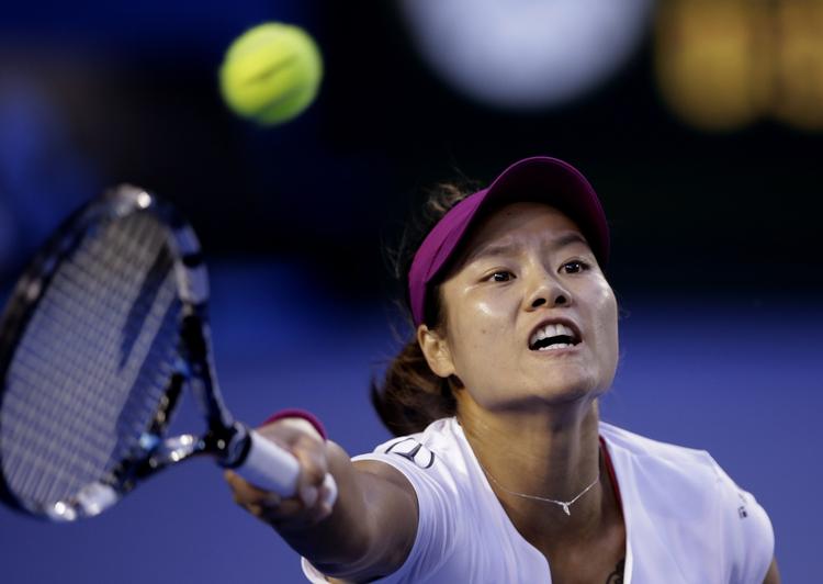 grandslam. Efter en lige start på finalen i Australian Open, satte Li Na trumf på i andet sæt, som kineseren vandt 6-0. 