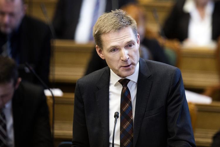 Arbejdsprogram. Kristian Thulesen Dahl (DF) fremhæver, at flere punkter er politiske mål med længere udsigt. 