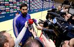 høflig.  Nikola Karabatic fortalte den danske presse, hvad den nok gerne ville høre, men han er også manden, der kan knuse de danske drømme. 