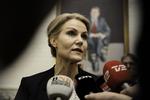 Dong. Kritikken af delsalget af Dong til den amerikanske finanskæmpe Goldman Sachs breder sig nu til Socialdemokraternes folketingsgruppe. 