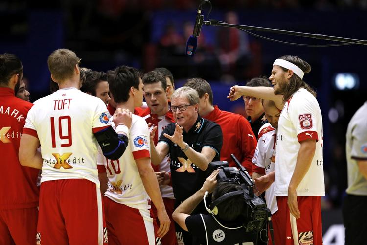 Nedtur. Mikkel Hansen (th) vurderes til at være Danmarks bedste i finalen. Men eksperterne havde forventet mere af stjernen, der scorede ni gange på 11 forsøg. 