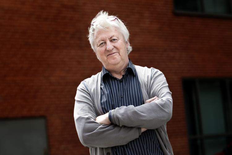 Ny. Hans Hauge træder ind i Statens Kunstfonds Legatudvalg for Litteratur. Her sidder i forvejen fire forfattere og en oversætter. 