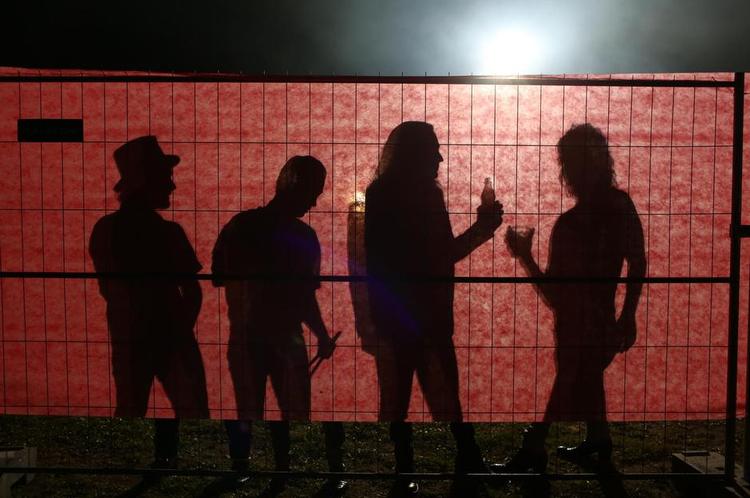 Arbejdsmænd. D-A-D gav deres første koncert 3. marts i 1984. Det markerer de med både et opsamlingsalbum og en massiv turné. 