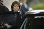 Ukraine. »Jeg er foruroliget over meldinger om, at regeringen planlægger at indføre undtagelsestilstand«, siger Catherine Ashton, EU's udenrigspolitiske chef, der har fremrykket sin rejse til Ukraine 48 timer. 