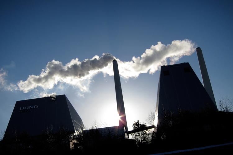 Ballade. Dong-salget vækker vrede i S. 