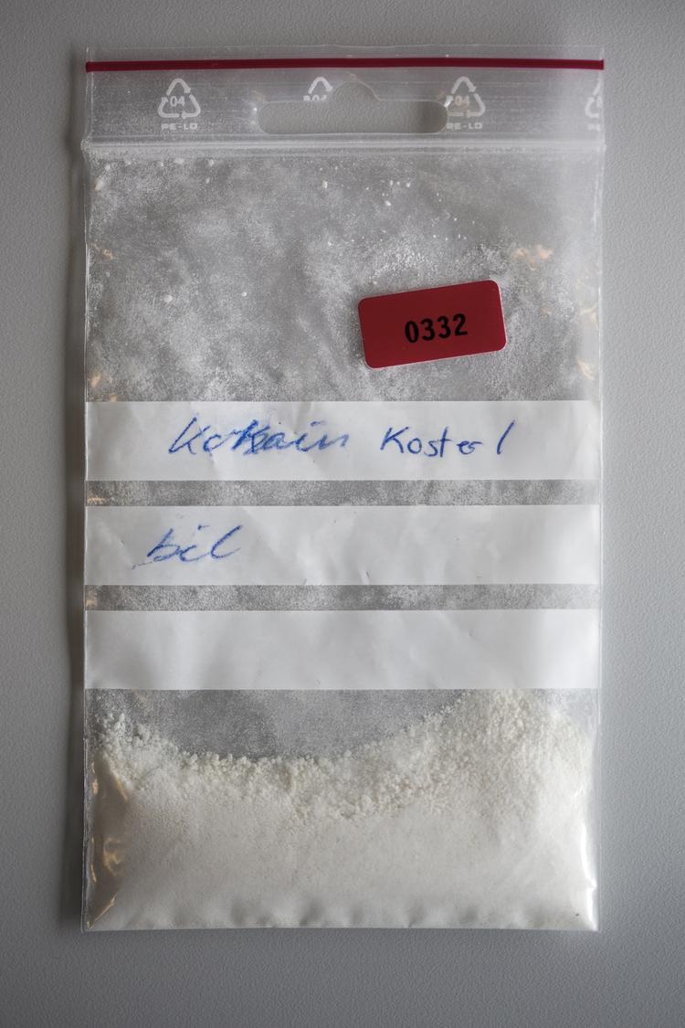 Bøderegn. 200 kunder hos de 'hvide bude', som har bragt narko ud per sms-ordre i København, skal samlet betale 970.000 kroner i bøder. 