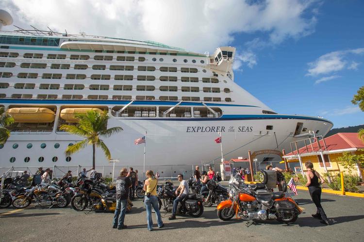 Inficeret. Et stort antal passagerer på krydstogtskibet Explorer of the Seas er blevet ramt af maveonde, og skibet afbryder turen før tid. 