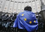 Frihed. Ukrainerne ser EU's flag som symbol på deres kamp for rettigheder. 