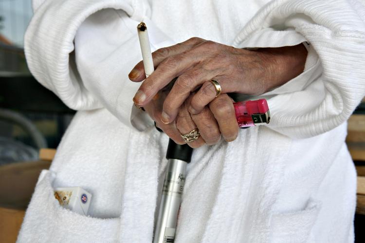 indblanding. Nu er forsøget på at få de ældre til at kvitte smøgerne sat i system af Københavns Kommune. 