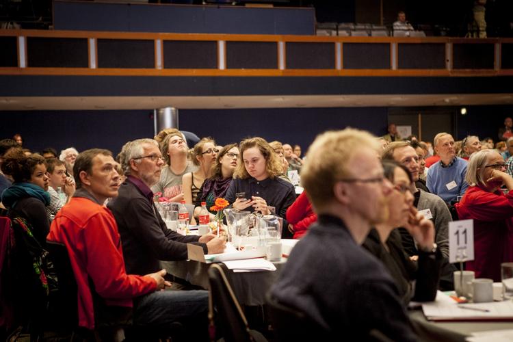 KRITISKE. Skepsissen i SF's bagland over Dong-aftalen vokser. 