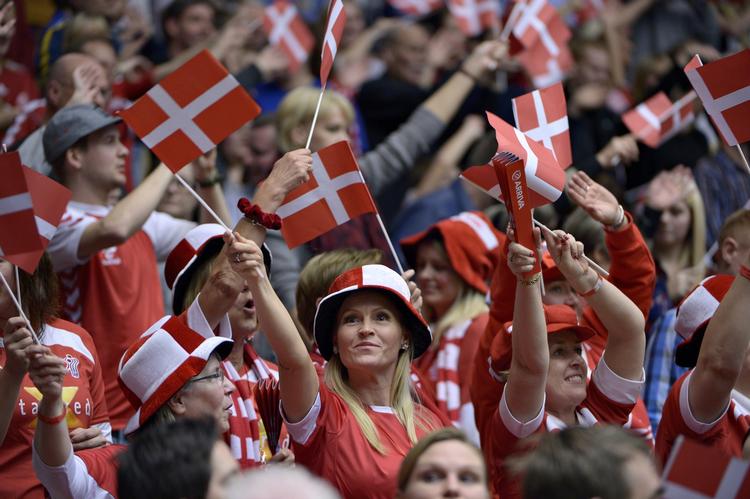 opbakning. Danskerne mødte talstærkt op til Danmarks kampe, da der var håndbold-EM i Herning. 