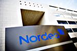 FILIALFJERNELSE. Der bliver færre filialer af Nordea i Danmark, fastslår direktør Anders Jensen. Men han kan ikke sige, hvor de forsvinder og hvor hurtigt - det afhænger af kundernes efterspørgsel. 
