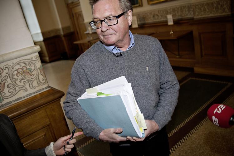 MODSTAND. Enhedslisten og Frank Aaen gør, hvad de kan, for at forhindre et salg af Dong-aktier til Goldmann Sachs. 