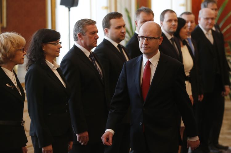 Regeringsleder. Tjekkiets præsident har godkendt landets nye koalitionsregering under ledelse af premierminister Bohuslav Sobotka. Regeringen overtager omgående ministerierne fra den fungerende administration, der har ledet landet siden juni, da centrumhøjreregeringen brød sammen. - Foto: 