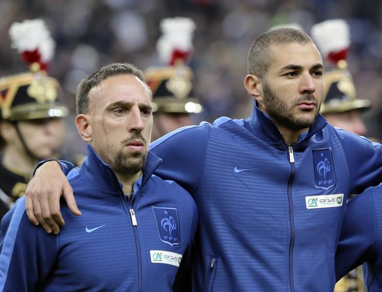 ANKLAGET. Mens Franck Ribery (tv.) erkender at have haft sex med den mindreårige, nægter Karim Benzema (th.). 