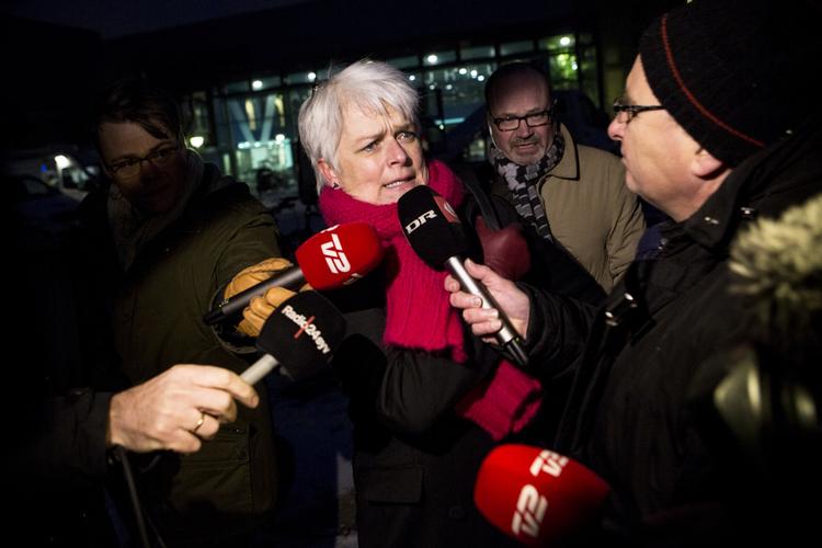 Krise. SF holder i aften krisemøde i DGI-byen om salget af en del af statens energiselskab Dong til Goldman Sachs, som er blevet mødt med skepsis af flere medlemmer af partiet. Formand Annette Vilhelmsen siger, at hun kan overbevise skeptikerne på aftenens møde. 