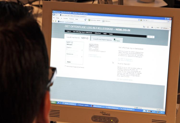 E-post. Det skal undersøges om det er lovligt, at myndigheder kan redigere detaljer i borgeres og virksomheders elektroniske postveksling. 