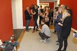 VENTETID. Journalister og fotografer fik sig en lang næsen foran SF's gruppeværelse til morgen. 