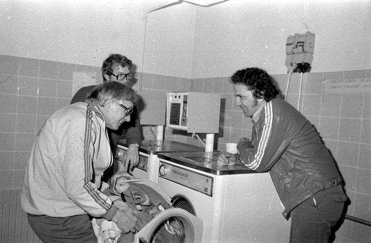 STARTEN. Da Brøndby i 1978 var blevet divisionsklub var Rudolf Larsen (tv.) formand for udtagelseskomiteen, sønnen Per Bjerregaard (th.) var formand, og John Bevensee (i baggrunden ) var holdleder. 