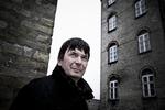 Præcis stil. Ian Rankin formår at holde klicheerne på imponerende afstand i sin fortsatte serie om John Rebus. 