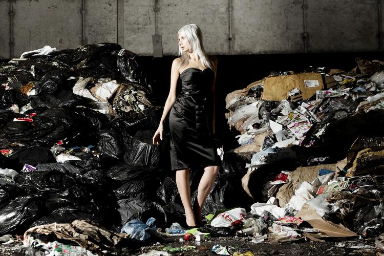 Skrald. Supermarkederne skal sørge for, at den gode mad bliver solgt, i stedet for at den havner i affaldscontainere. 