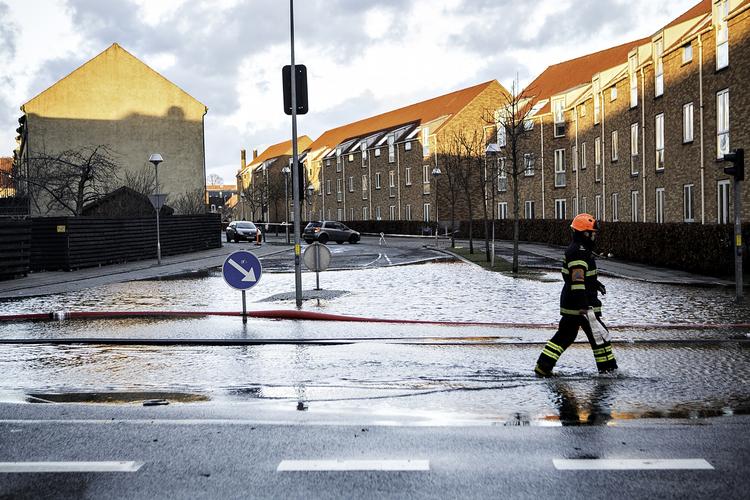 ramt. Tryg har registreret 45.000 skader efter stormene Allan og Bodil . Frederikssund er en af de byer, som blev hårdt ramt. 
