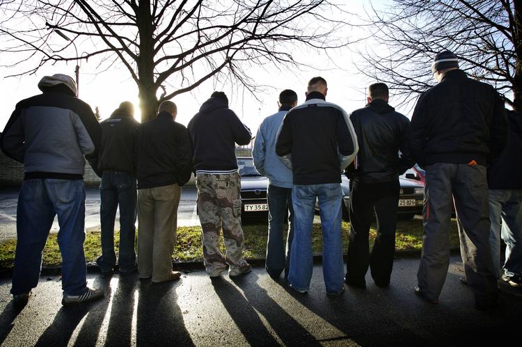 indvandrere. Det er blandt andet håndværkere fra Polen, som er kommet til Danmark for at arbejde. Billedet er fra 2007, hvor disse mænd demonstrerede foran et firma i Rødovre, som de mente havde snydt dem for løn. 