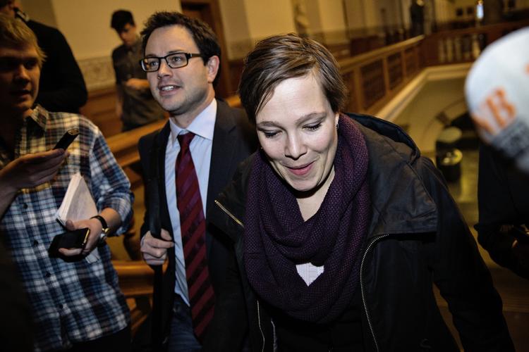 Partihop. Astrid Krag forlader SF til fordel for S. 