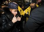 Stjerne. Justin Bieber meldte sig til politiet i Toronto torsdag, efter at han i december overfaldt en limousine-chauffør. 