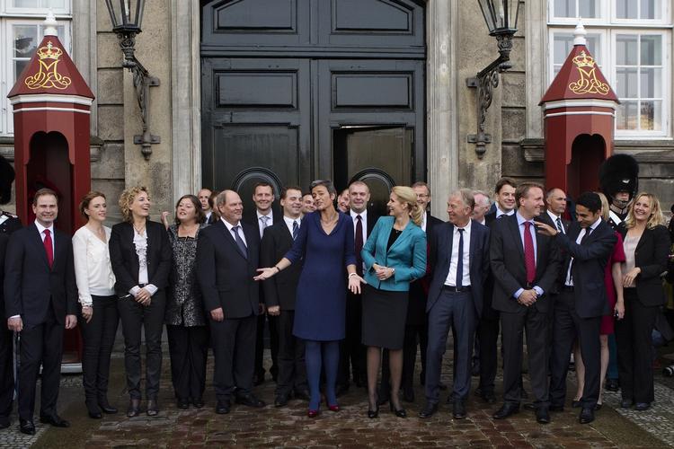 Ministerhold. Thorning kom til magten i 2011 og har siden skiftet flittigt ud i regeringen. 