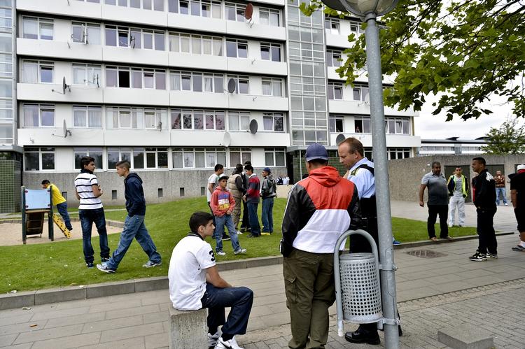 Opgørelse. Indvandrere fra de vestlige lande, det vil sige de 28 EU-lande samt lande som Norge, USA og Canada i 2014 bidrager med 3,8 milliarder kroner til de offentlige kasser. Omvendt belaster indvandrere fra ikke-vestlige lande som Tyrkiet, Somalia, Iran, Irak og Libanon i år de offentlige kasser med 16,6 milliarder kroner. 