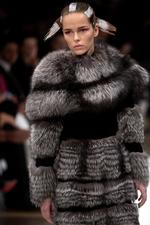 PRISFALD. Kopenhagen Fur åbnede modeugen med fokus på det kinesiske marked. Men minkpriserne er stærkt faldende, da lagrene er fyldte i Kina. 