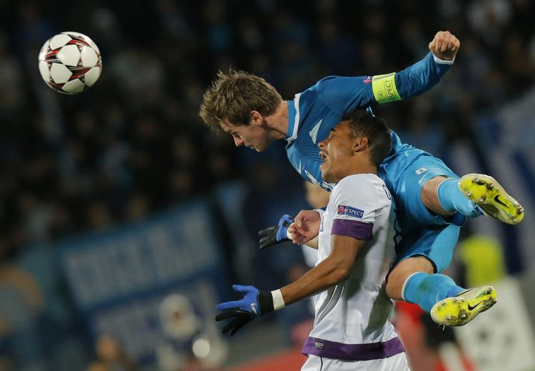 INDSKIFTET. I 0-0-kampen ude mod Zenit St. Petersborg fik Rubin Okotie (nederst) de sidste 10 minutter. 