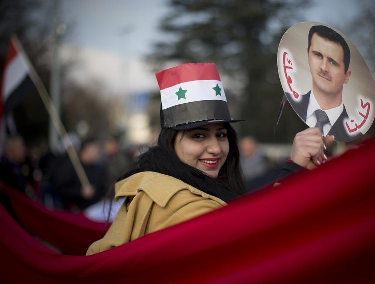 Demonstration. Pro-Assad demonstrant på gaden under forhandlinger om en fremtid uden krig i Syrien. 