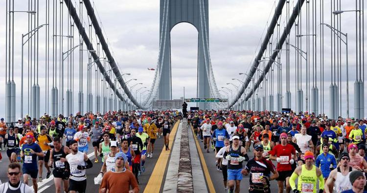 storby til fods. Mange danskere har allerede oplevet New York med et par løbesko som fodtøj til New York Marathon. Nu skal feriens udfordringer være længere og mere strabadserende. 