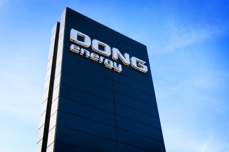 Dong. Beslutningen om salget af 19 procent af aktierne i Dong Energy blev reelt taget for flere år siden, hvor energipolitik ikke var i nærheden af at være en folkesag 