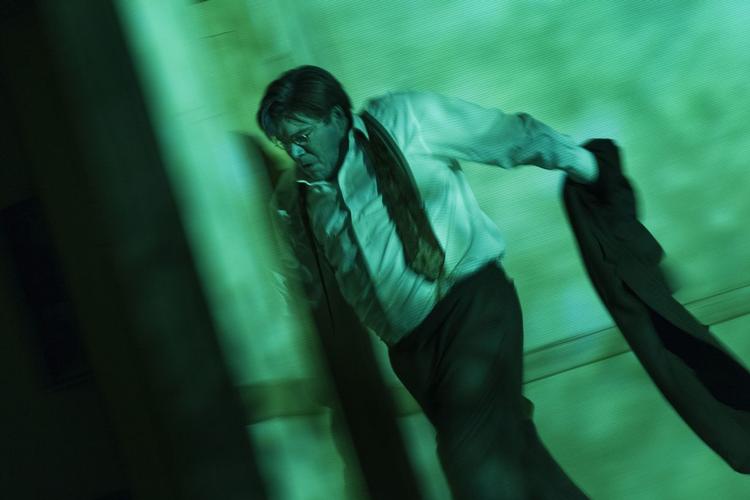 'Hærværk'. Hvad tilfører romanerne af nyt til teatret, og hvilke nye sider får teatret frem i romanerne? Fantasiløs kopikultur, eller er der noget add-on? 