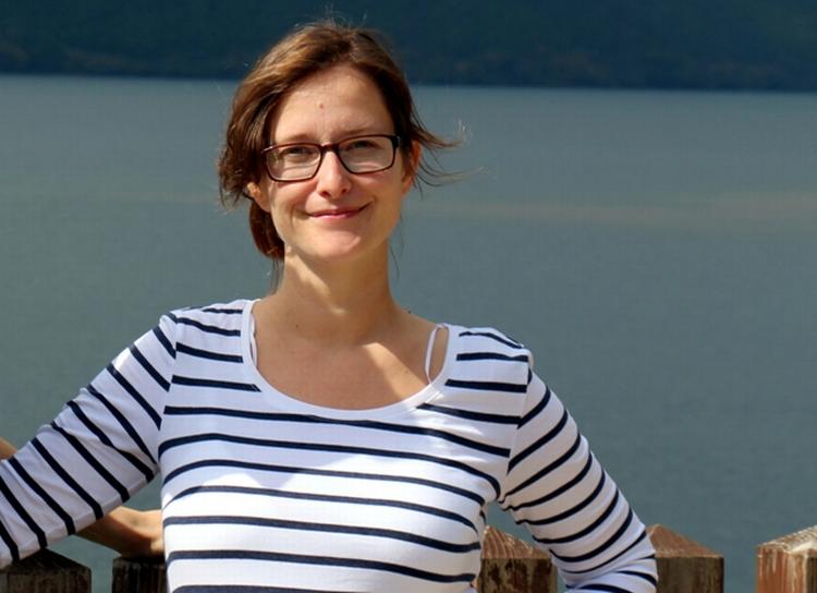 GRAVIDITETSGENER. Nikoline Vestergaard fik ny stol og lov til at arbejde hjemme en gang om ugen, da hun fik problemer med bækkenet under graviditeten. Det hjalp hende til at undgå en sygemelding i første omgang, som det sker for rigtig mange gravide. 