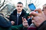 Støtte. Den ukrainske oppositionsleder og sværvægtsbokser Vitalij Klitsjko fik støtte fra vestlige politikere på konferencen i München. Det gjorde han såmænd også uden for salen, hvor flere hundrede demonstrerede for mere demokrati i Ukraine. 