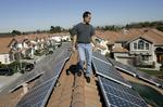 Succes. Solcellebranchen boomer i USA. Løsningen er leasing, der gør solenergi tilgængelig for flere. 