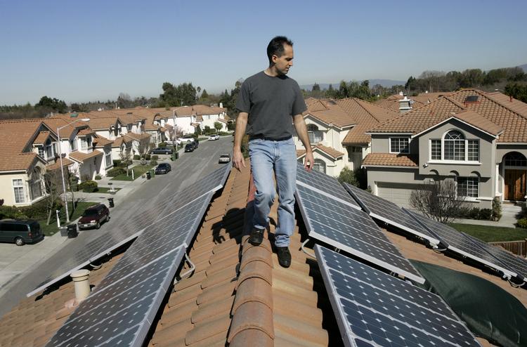 Succes. Solcellebranchen boomer i USA. Løsningen er leasing, der gør solenergi tilgængelig for flere. 