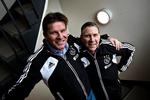 Talentudviklere. Arnold Mühren (th) er tidligere hollandsk landsholdsspiller, der i dag hjælper unge talenter frem. Den tilgang bør virksomheder også have, mener klubbens talentudvikler, Eddie van Schaick. 