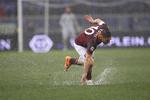 vandgang. Banen var mere til vandpolo end fodbold, da Francesco Totti var kun i gang i ni minutter. 