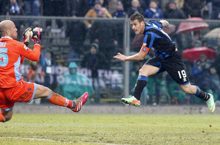 2-0. Argentineren German Denis scorer for anden gang mod Napoli. 