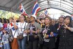 OPRØR. Regeringsfjendtlige demonstranter i det sydlige Thailand viser sin utilfredshed med valget. De kræver reformer før valg. 