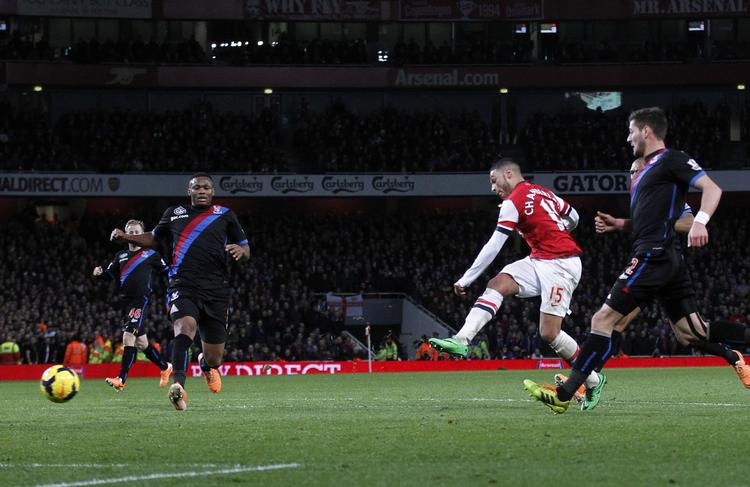 2-0. Efter elegant samspil med Oliver Giroud scorer Mark Oxlade-Chamberlain til 2-0 mod Crystal Palace. 