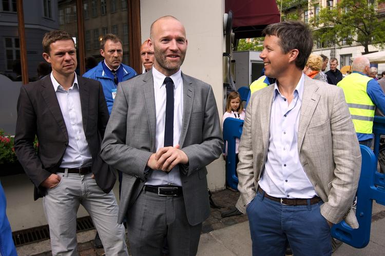 TRONSKIFTE. Stig Ørskov - her i samtale med kronprinsen - overtager posten som adm. direktør i JP/Politikens Hus efter Lars Munch, der fremover skal være bestyrelsesformand samme sted. 