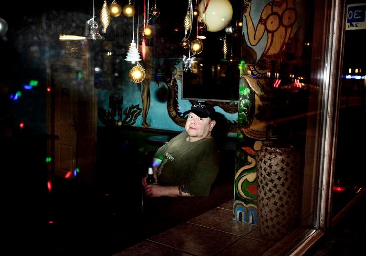 vandingshul. Henril List kender de miljøer, han skriver om. Det gør den trofaste også. 