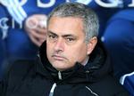 topbrag. Chelsea-manager Jose Mourinho vil forsøger at angribe Manchester City, men er i tvivl, om det kan lade sig gøre. 